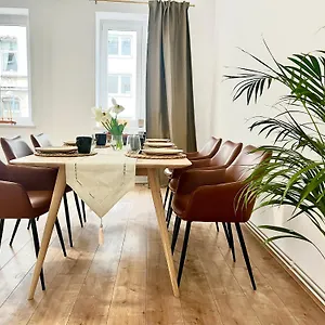 Appartement Design - Parking - Kingsize-bett - 2x Bad - Zentrum